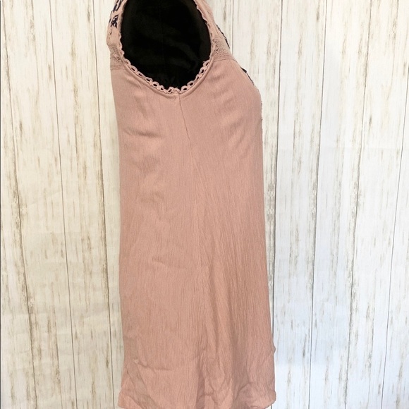 Francesca’s Blue Rain Brie Embroidered pink dress size small - Picture 4 of 7